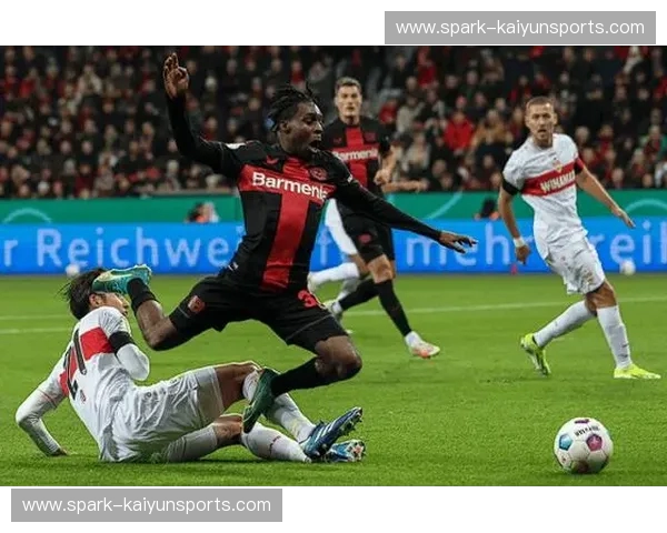 绿茵巅峰的意志博弈：萨茨堡的红色风暴与希伯尼的绿白灵魂